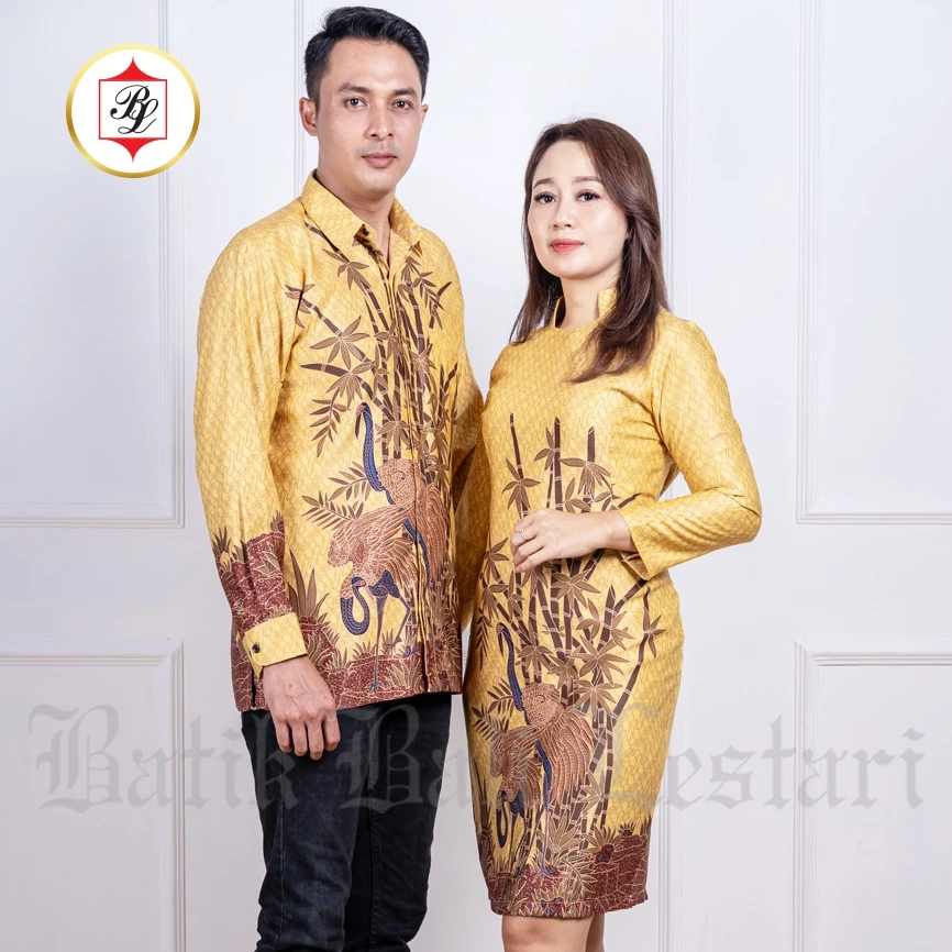 Midi Dress Batik Bali Lestari dan Kemeja Batik Lengan Panjang Batik Bali Lestari (UiiAO/iiUAe)